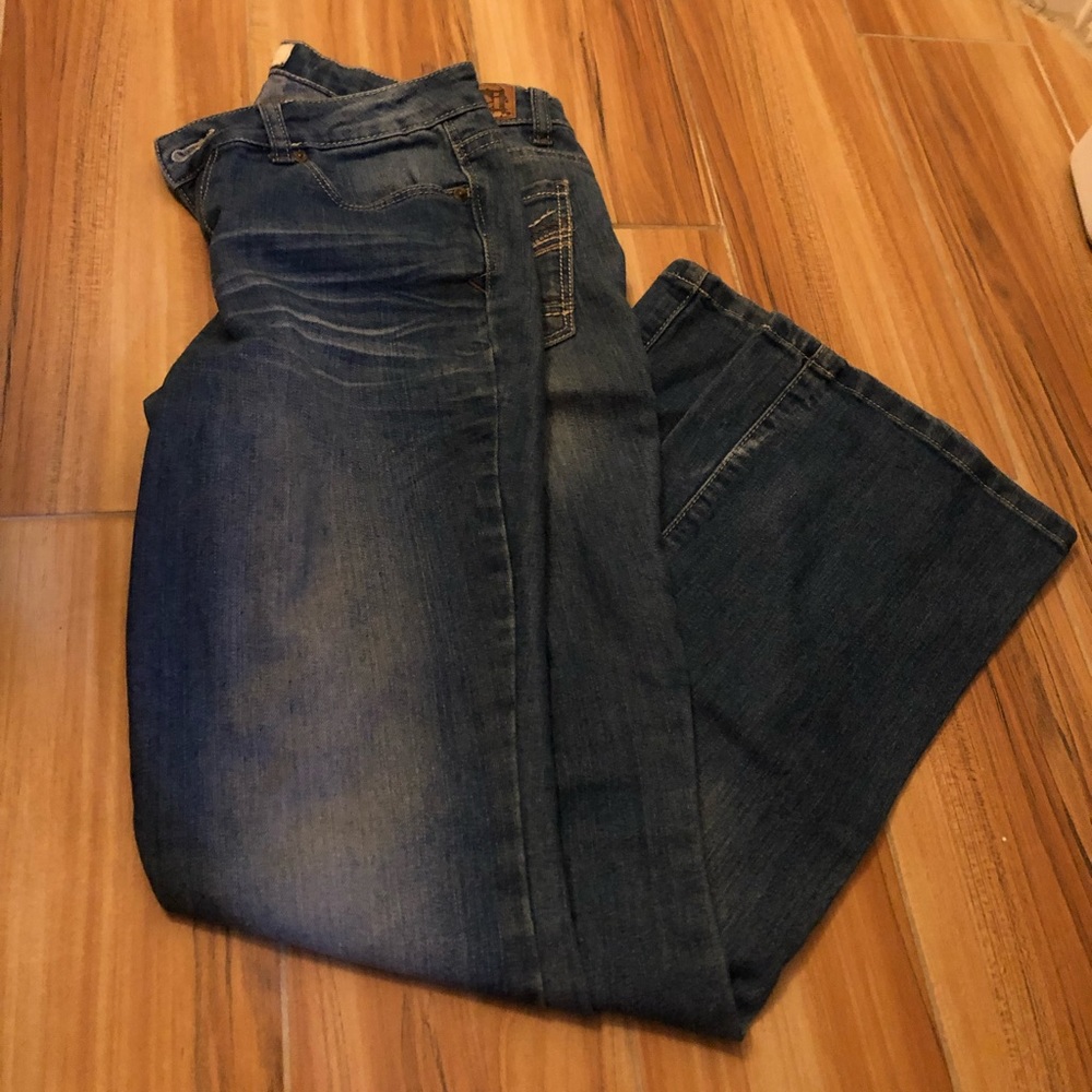 Size 5 Women’s Levi Jeans